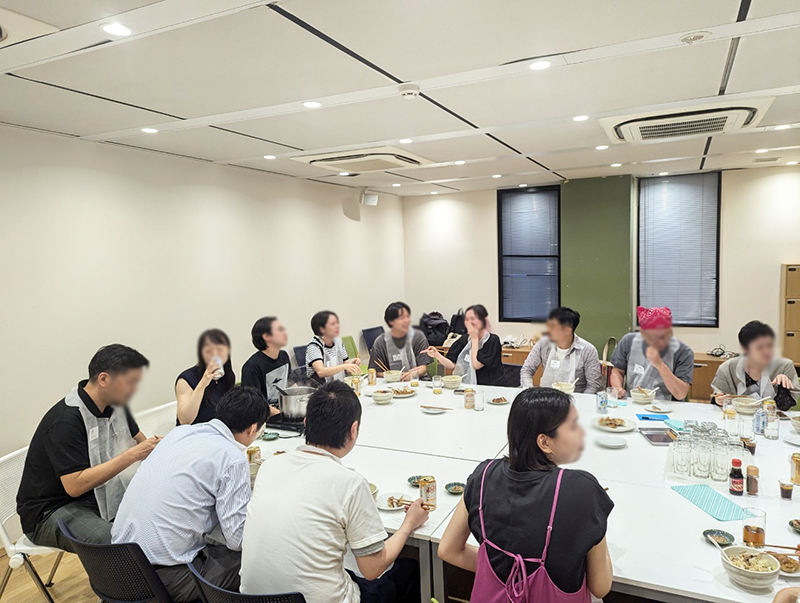 社内イベントで自分達で作った餃子を実食