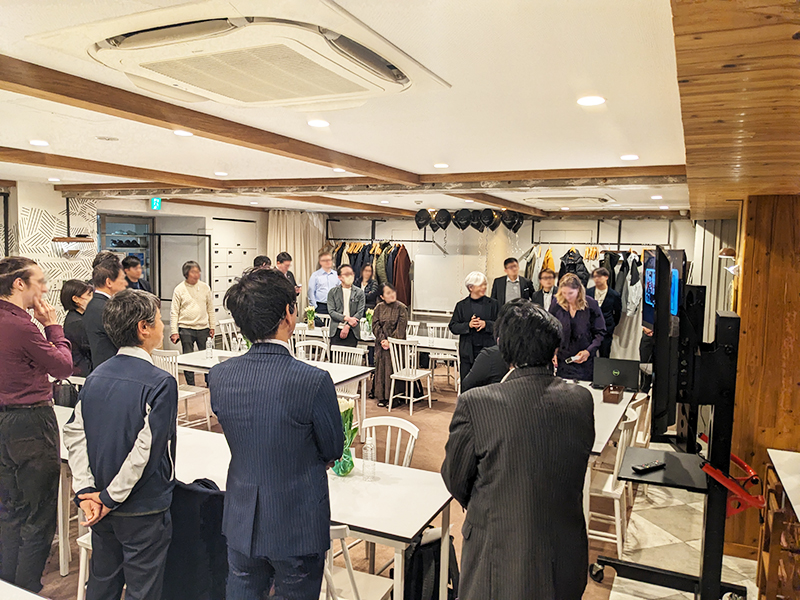 イベント会場で新サービスのセミナーを実施している様子