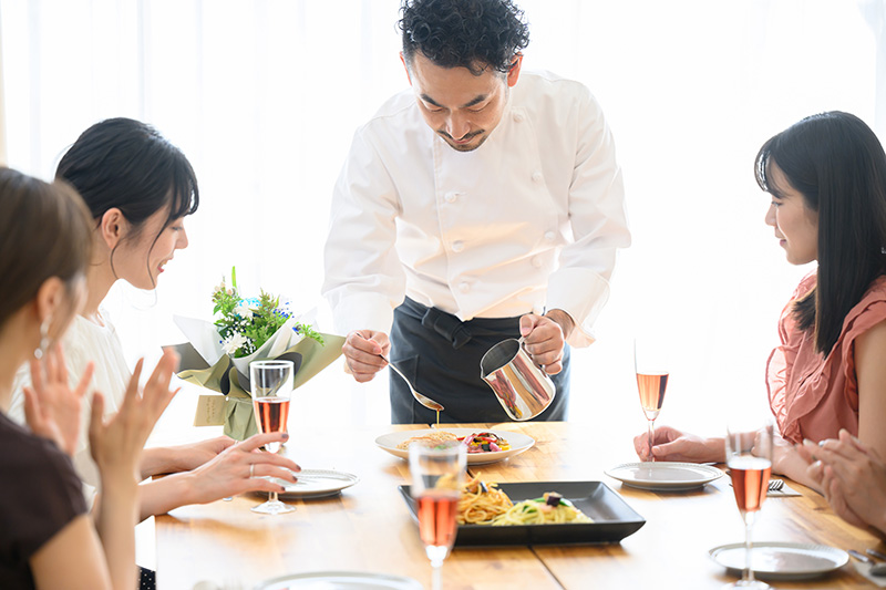 出張シェフの賢い使い方！キッチン付きパーティー会場で料理人を呼ぼう